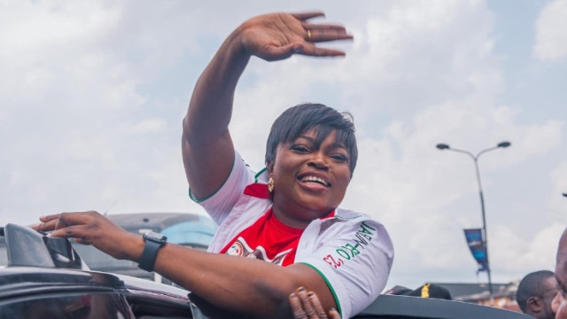 Funke Akindele gifts food items to Lagosians